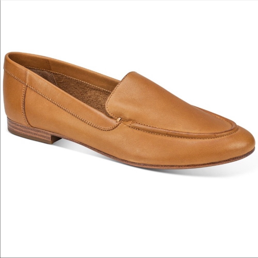 NWT White Mountain Cognac Leather Loafers